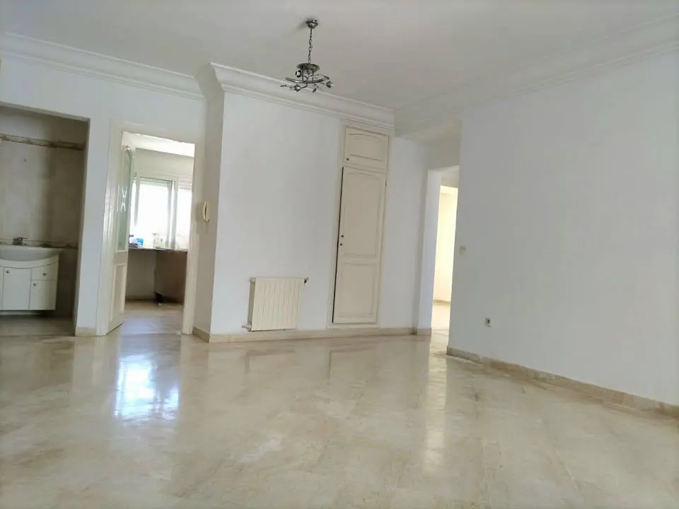 À VENDRE – Appartement S+2 de 120 m² situé à ENNASR 2