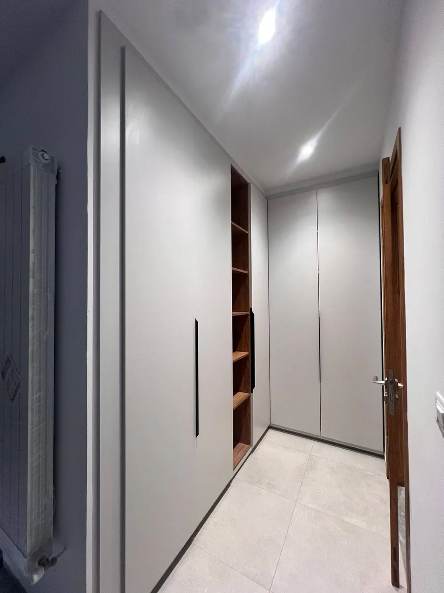 Un luxueux étage de villa S+4 jamais habité de 250 m²  avec ascenseur situé à EL MENZAH 9 A